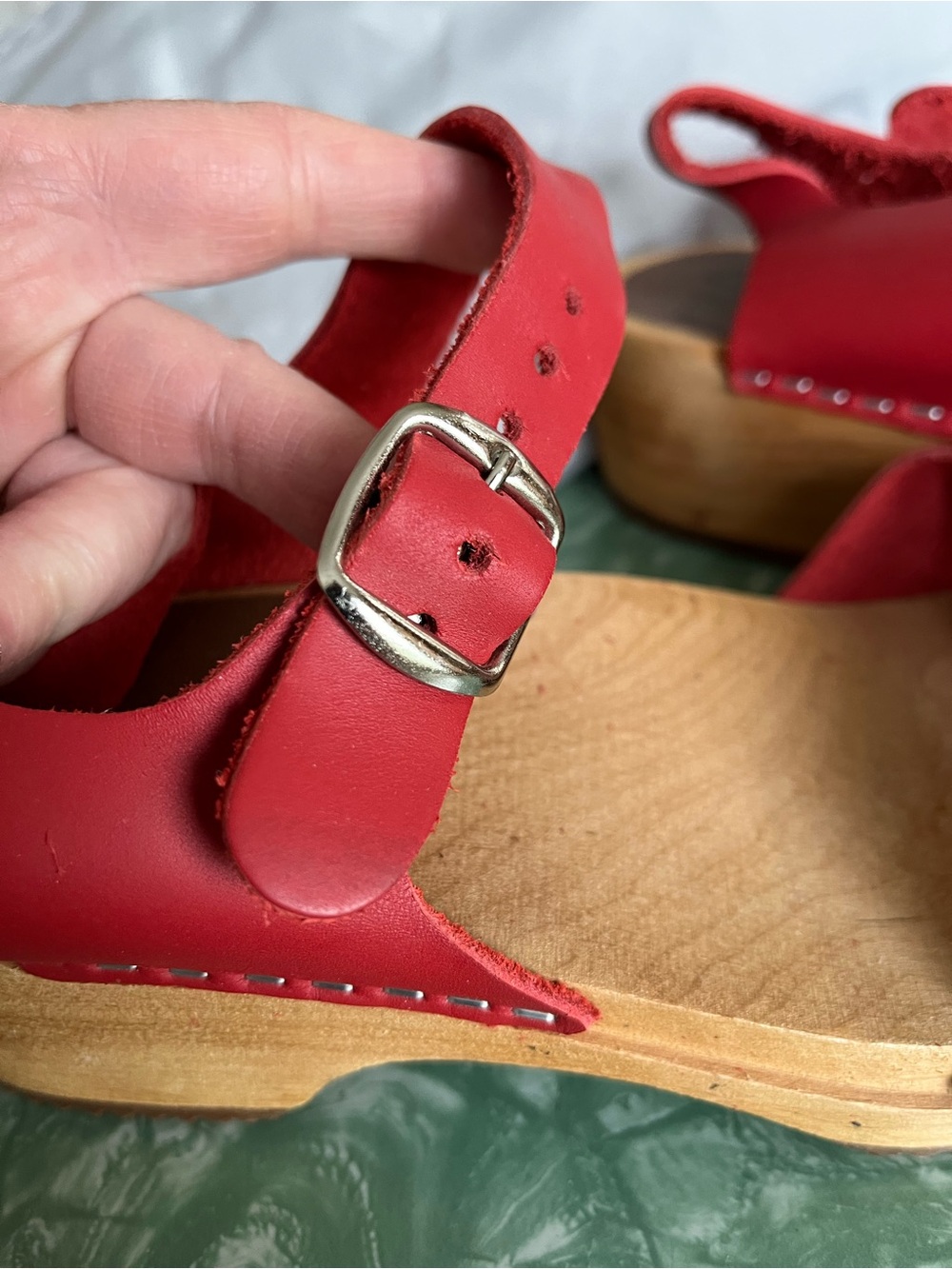 MIA Red Leather Wood-Platform Clog Sandals with Buckle Strap. Size 39 - Picture 2 of 6